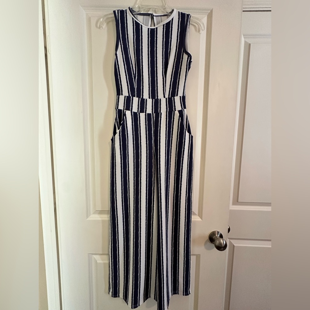 Boohoo Navy and White Patterned Top